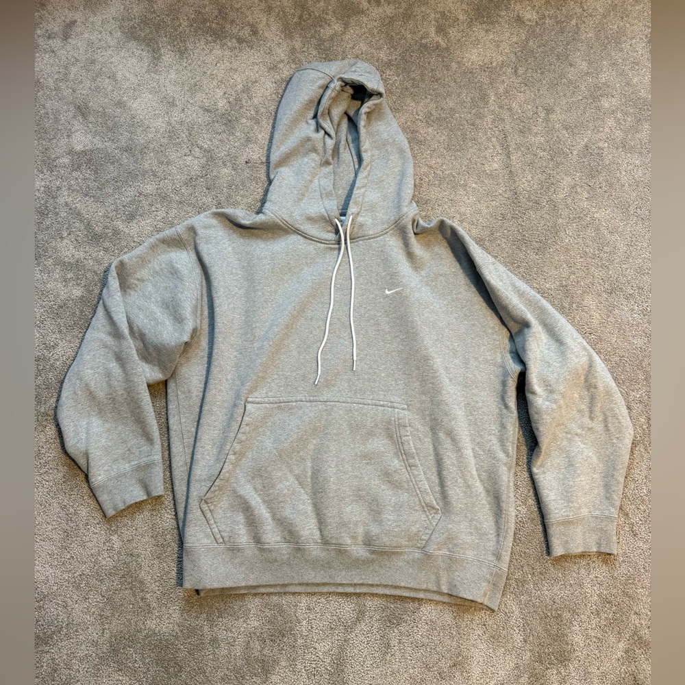 Nike solo swoosh hoodie dark grey heather size XL
CV0552-063